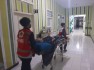 Pasca-Operasi Kaki, Petugas Piket PMI Jember Antar Pulang Warga Tegal Besar Dari RSD Dr. Soebandi