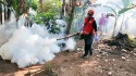 Relawan PMI Jember Fogging Rumah Warga Di Desa Selodakon, Untuk Memutus Siklus Hidup Nyamuk Aedes Aegypti